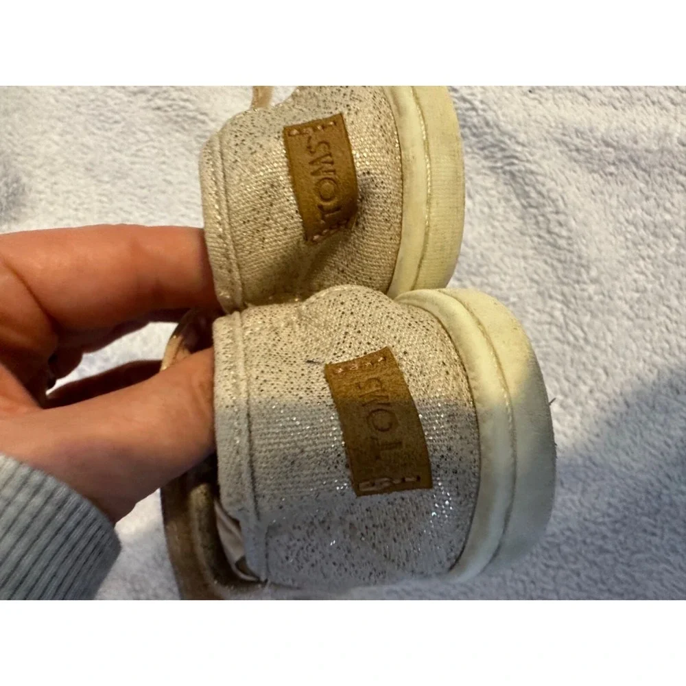 TOMS Mary Jane Sparkle Gold Shimmer Hook and Loop Strap Toddler Shoes Size‎ 6